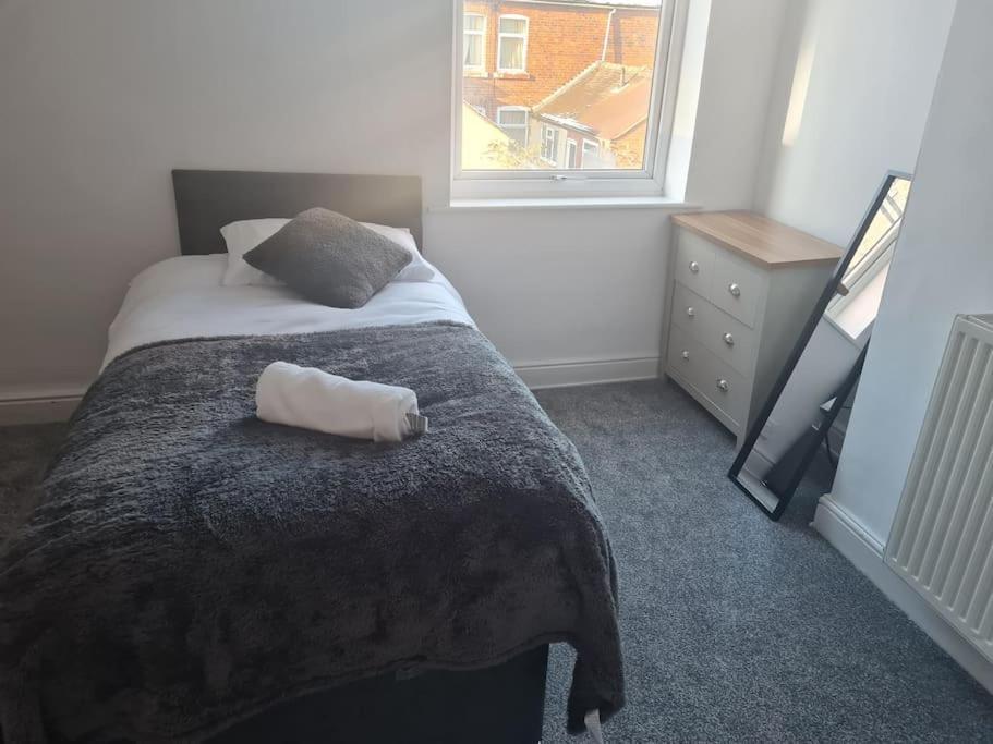 Primrose Stays - 3 Bedroom House Stoke-on-Trent Εξωτερικό φωτογραφία