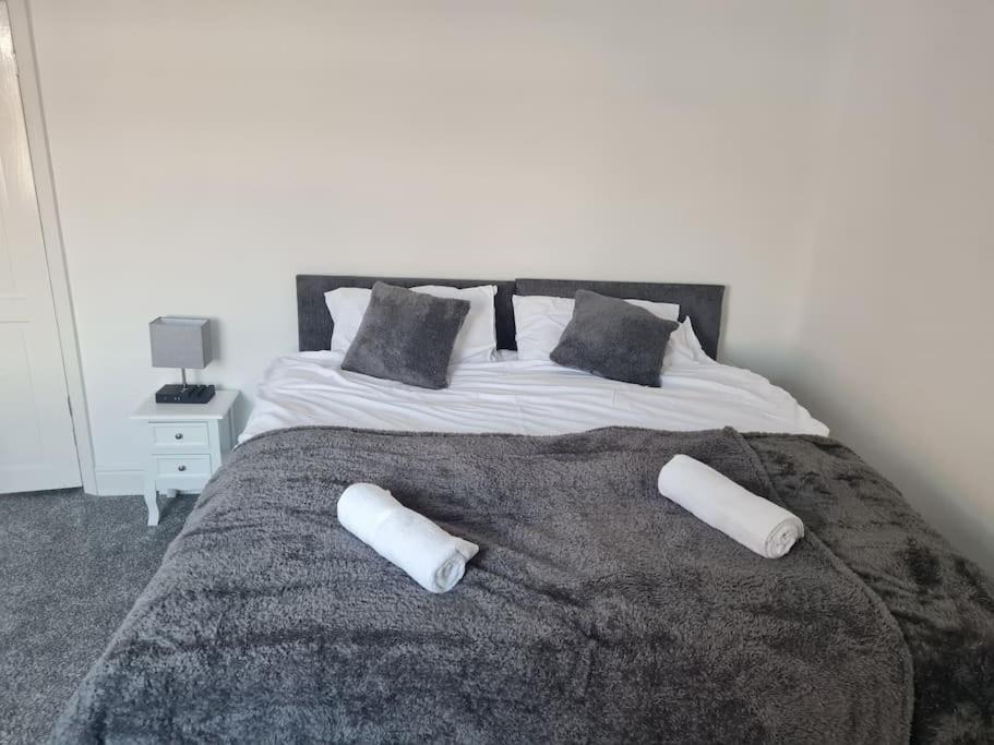 Primrose Stays - 3 Bedroom House Stoke-on-Trent Εξωτερικό φωτογραφία